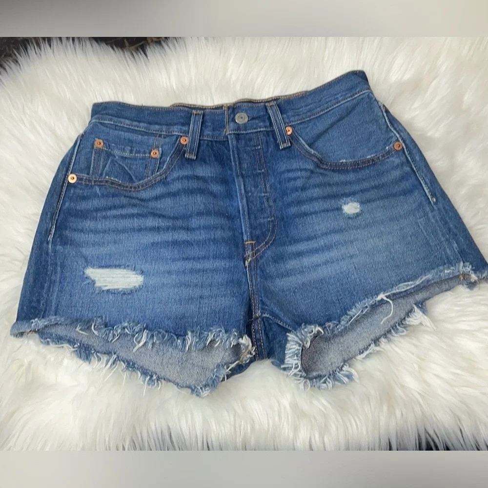 LEVIS 501 ORIGINAL WOMEN'S SHORTS JEANS. SZ W26 NWOT